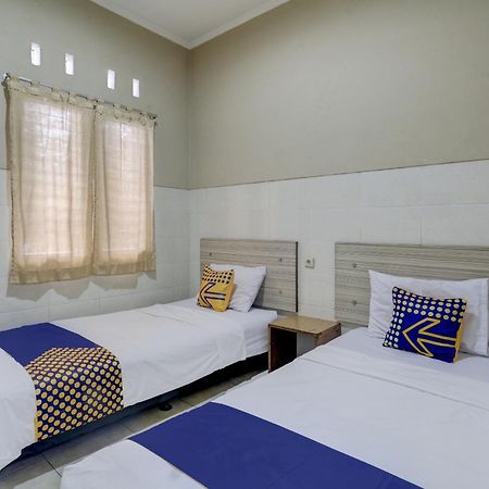 Oyo Life 90159 Puri Asoka Guest House Semarang Exterior photo
