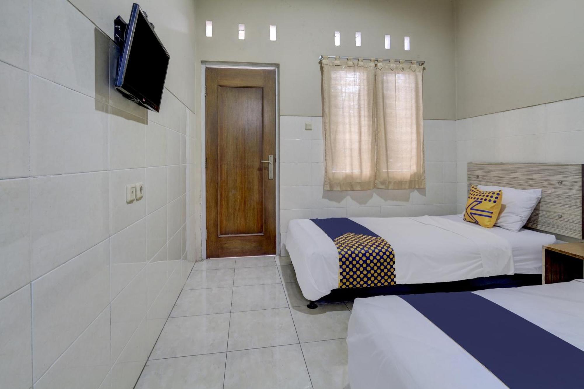 Oyo Life 90159 Puri Asoka Guest House Semarang Exterior photo
