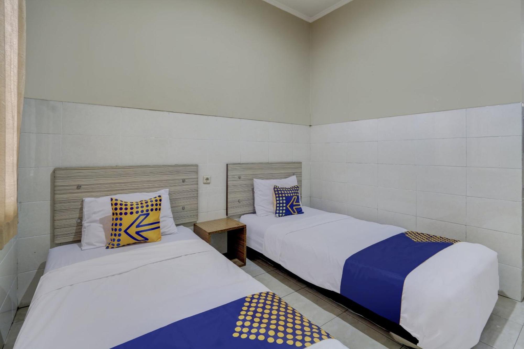 Oyo Life 90159 Puri Asoka Guest House Semarang Exterior photo