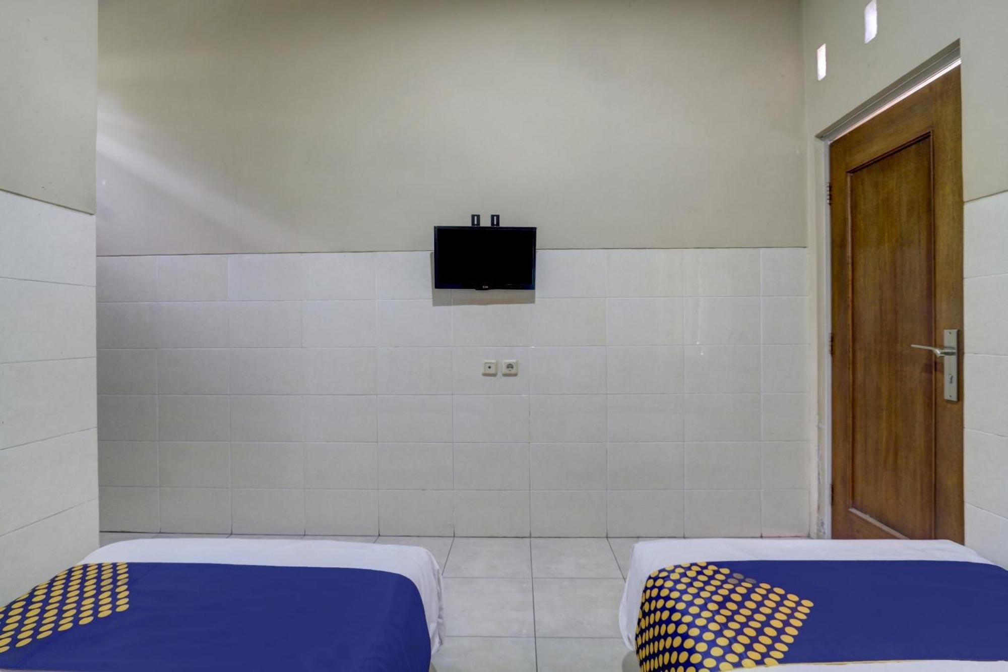 Oyo Life 90159 Puri Asoka Guest House Semarang Exterior photo