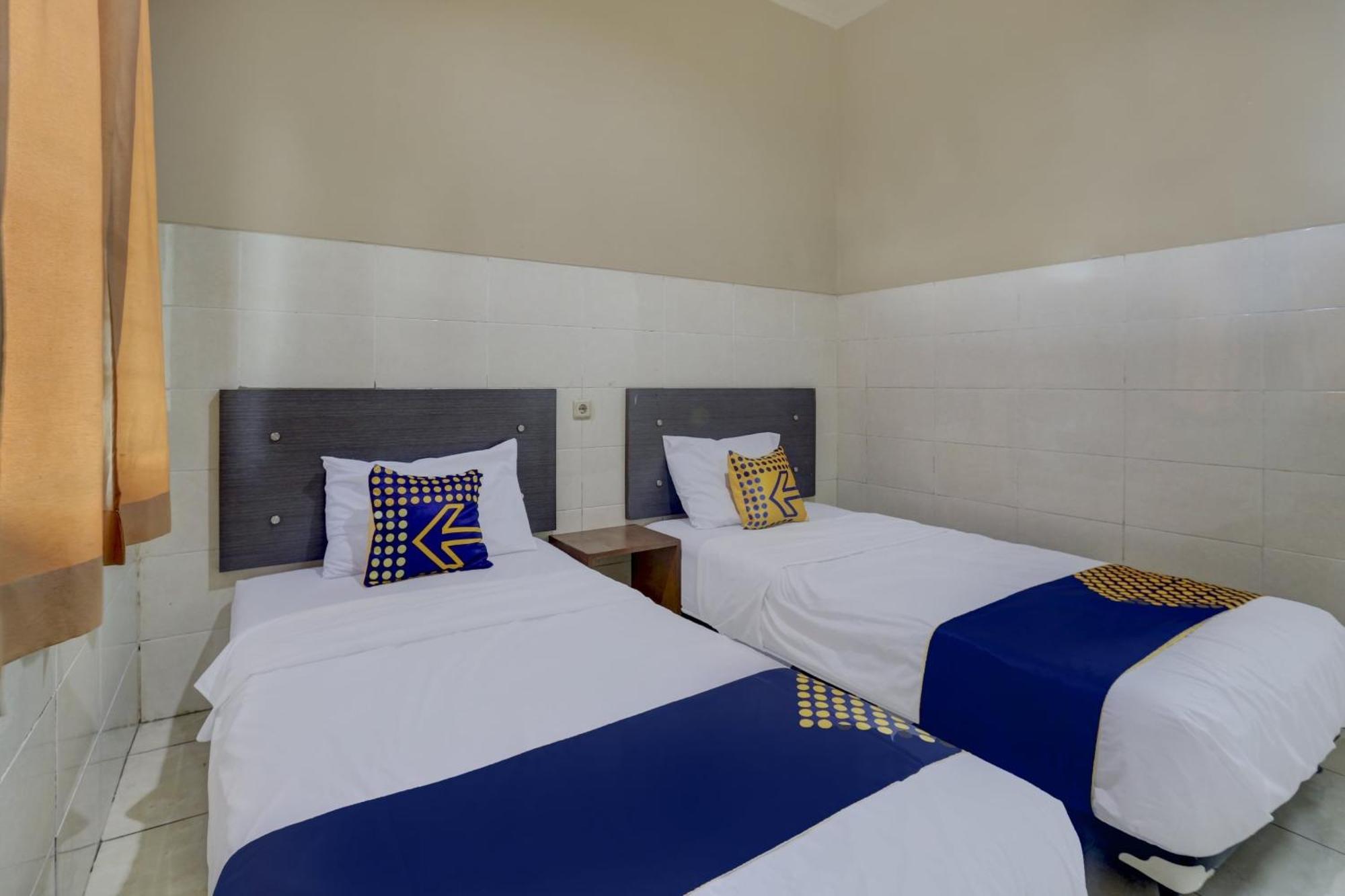 Oyo Life 90159 Puri Asoka Guest House Semarang Exterior photo