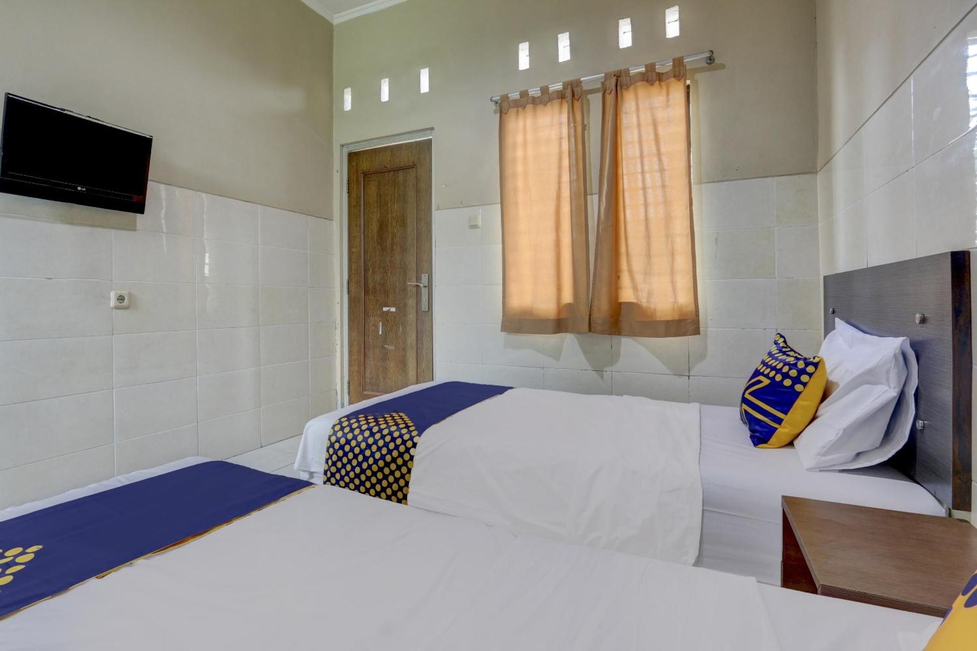 Oyo Life 90159 Puri Asoka Guest House Semarang Exterior photo
